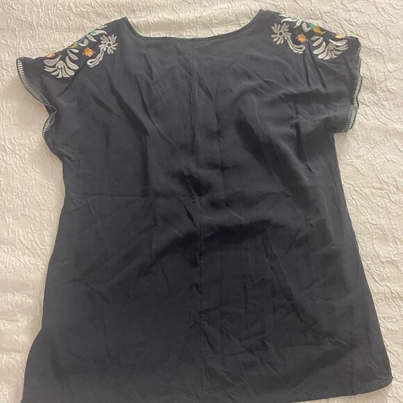Mislook black and floral embroidered short sleeve shirt top,‎ size large - Picture 7 of 10